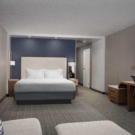 Courtyard By Marriott Philadelphia Bensalem Hotel Buitenkant foto