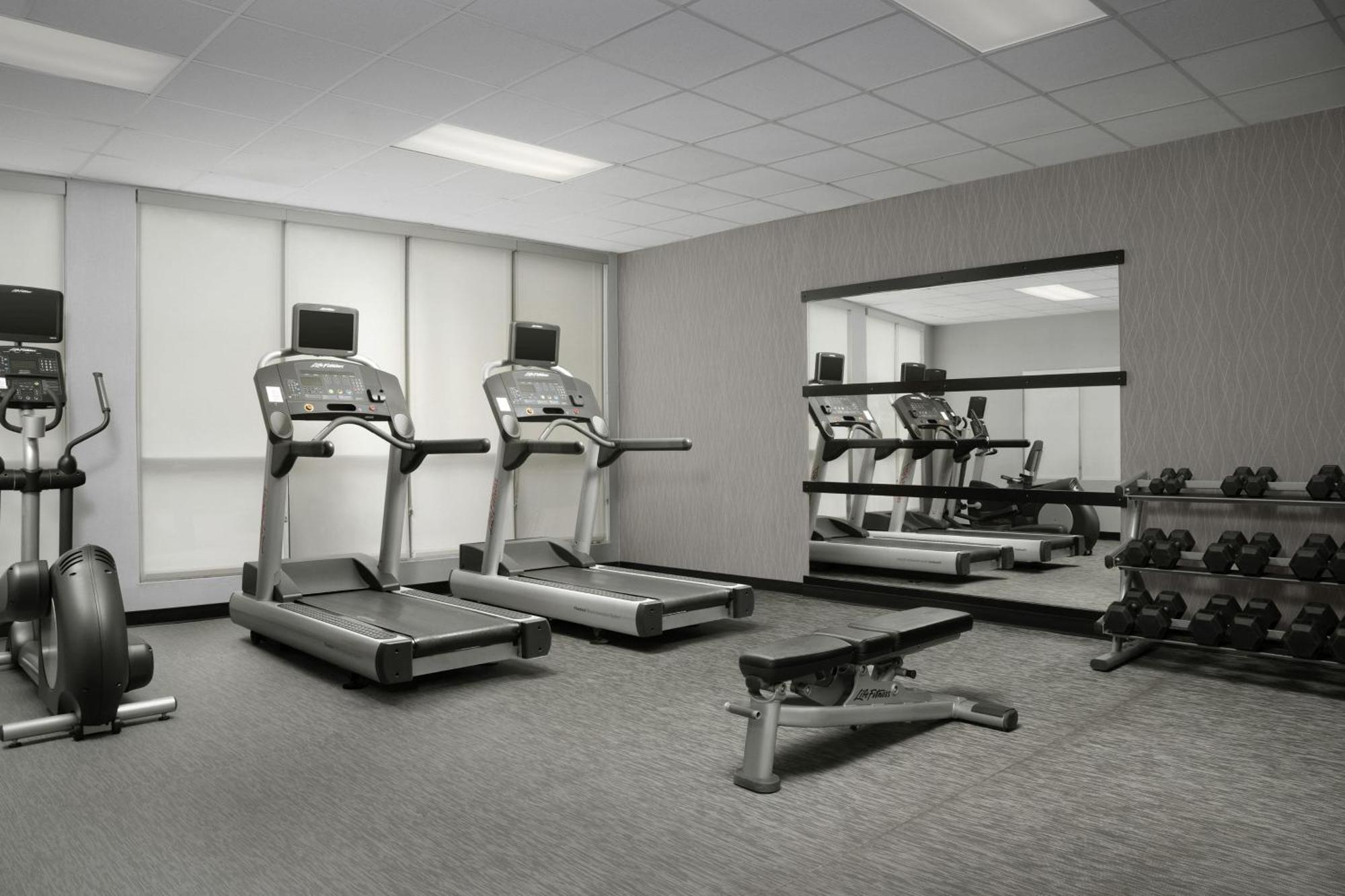 Courtyard By Marriott Philadelphia Bensalem Hotel Buitenkant foto