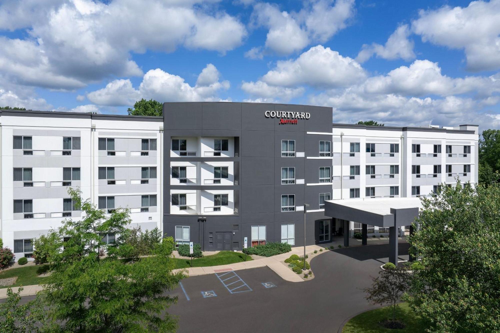 Courtyard By Marriott Philadelphia Bensalem Hotel Buitenkant foto