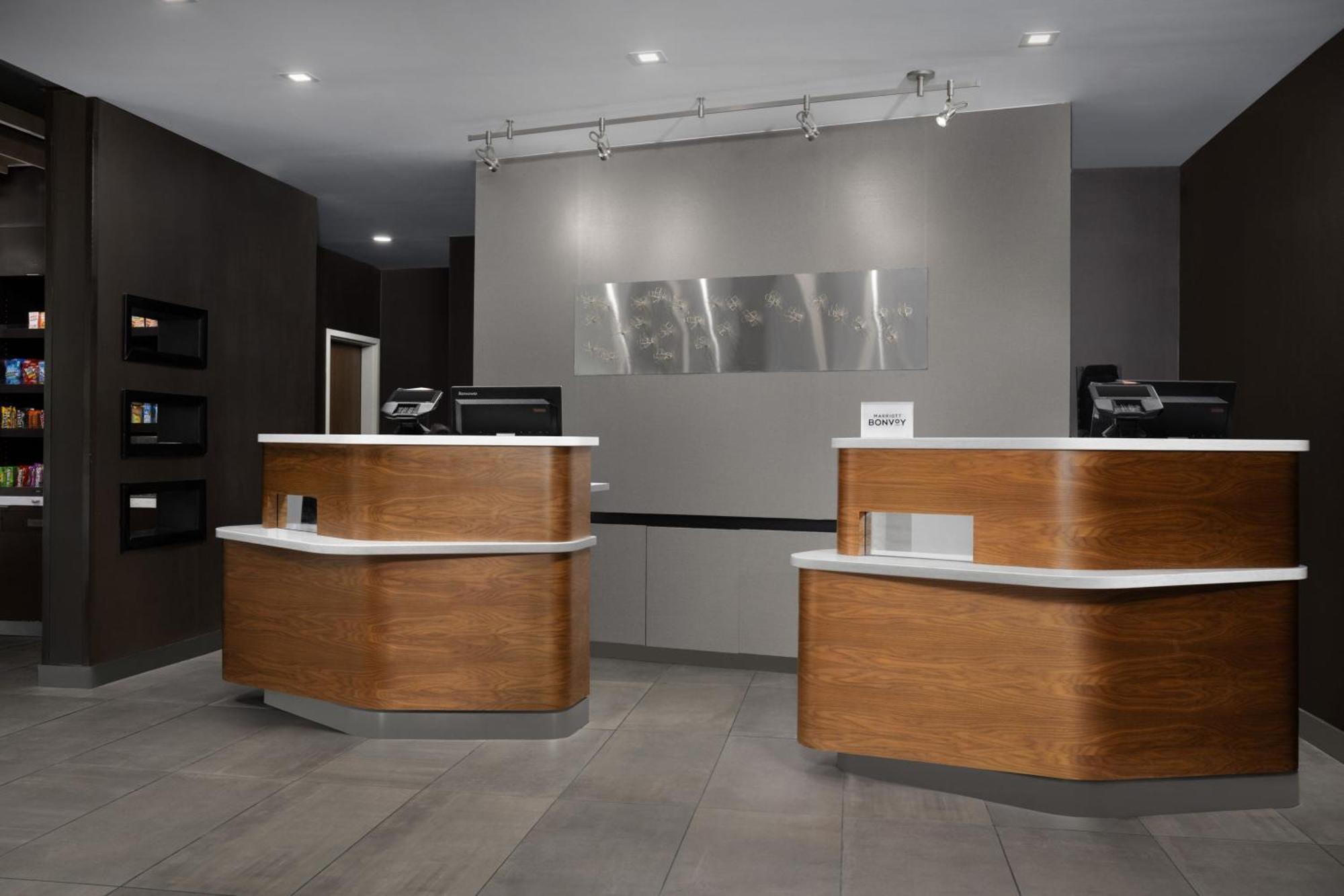 Courtyard By Marriott Philadelphia Bensalem Hotel Buitenkant foto