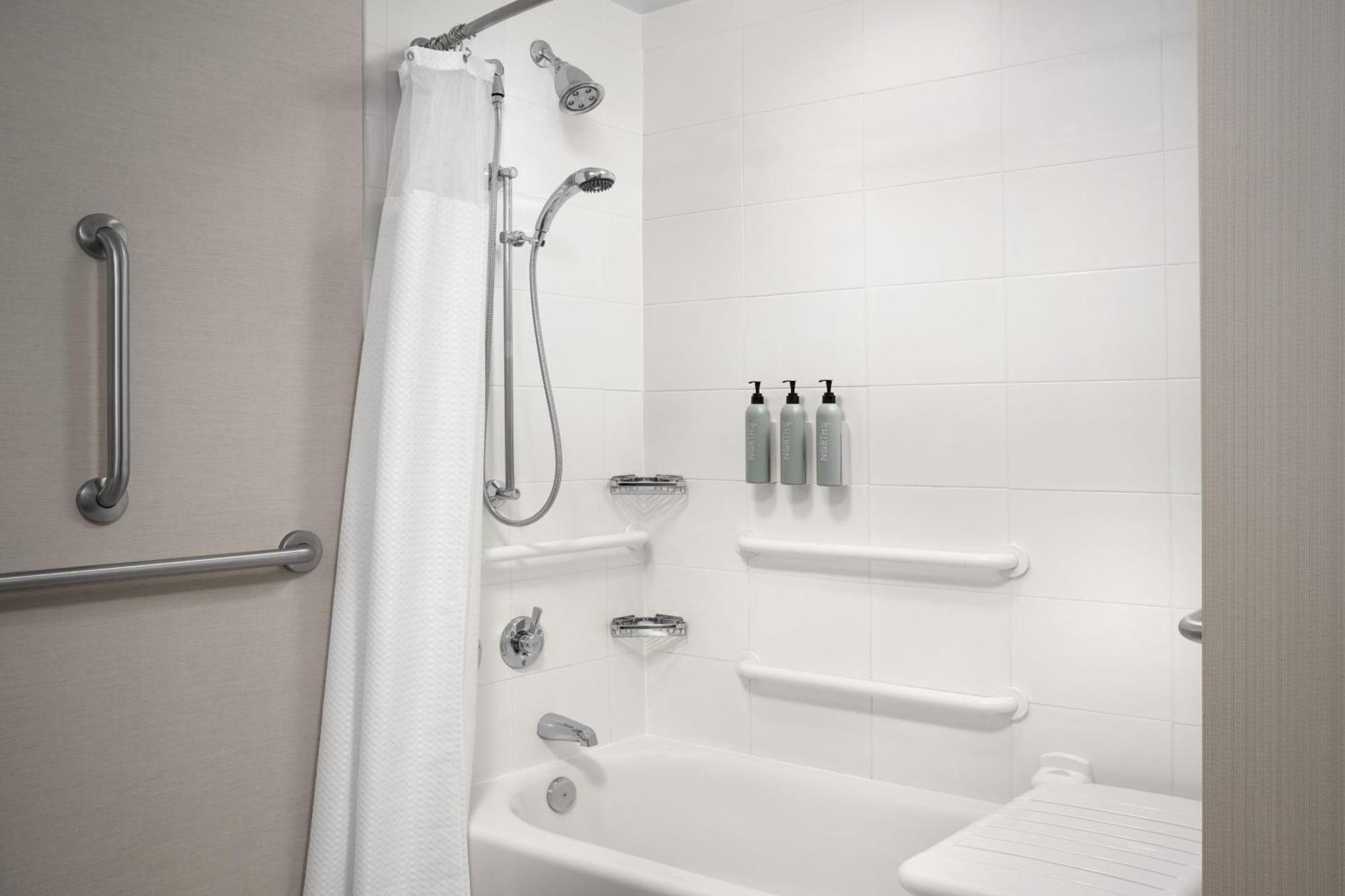 Courtyard By Marriott Philadelphia Bensalem Hotel Buitenkant foto